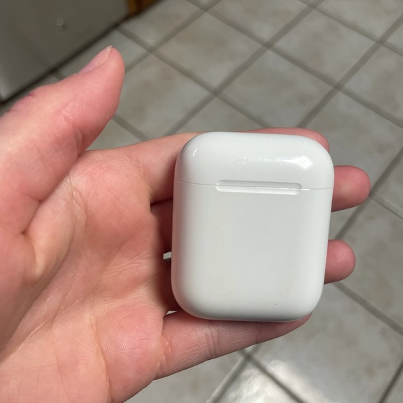 Apple AirPods great condition - Picture 1 of 3